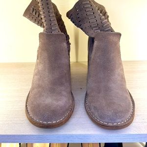 Dolce Vita bootie . Size 37. Suede